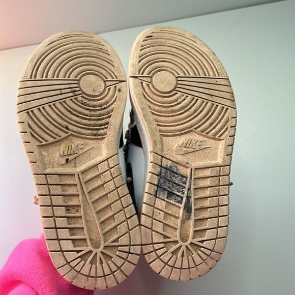 Nike Jordan 1 Retro High OG ‘Atmosphere’ ‘Bubble Gum’ - Picture 7 of 8